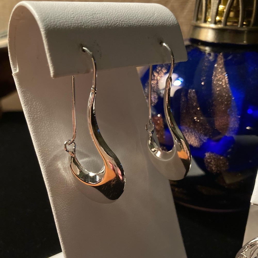 925SS large wave drop earrings. 2” drop